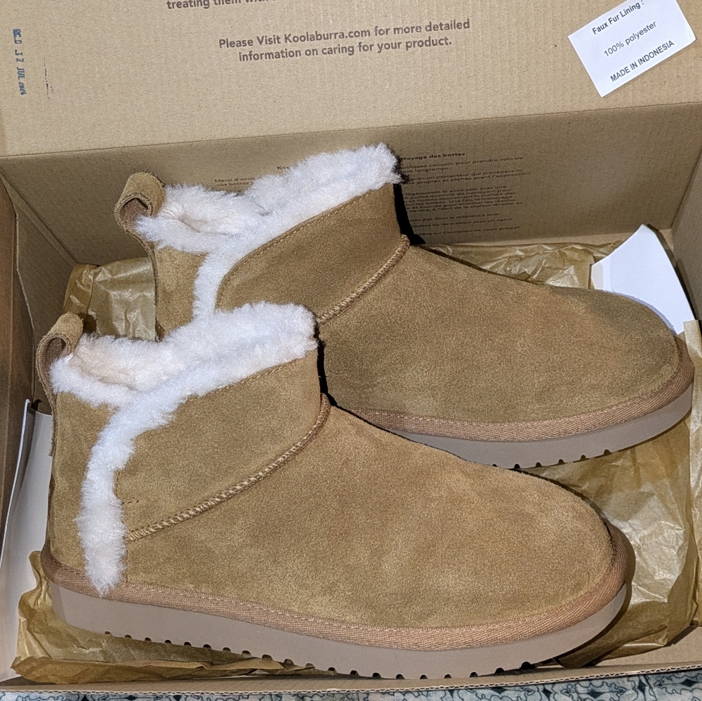 Brand New in Box UGG CLASSIC MINI FLUFF BOOTIE size 6
